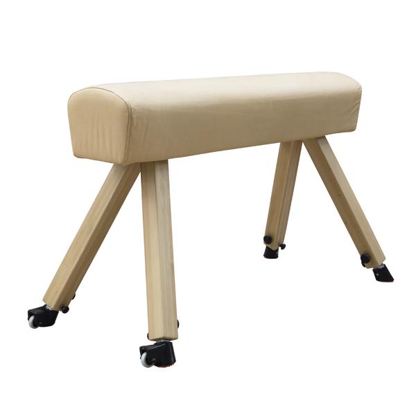 Turngerät Pferd mit Rollen und gepolstertem Sitz für Gymnastik und Sportübungen.