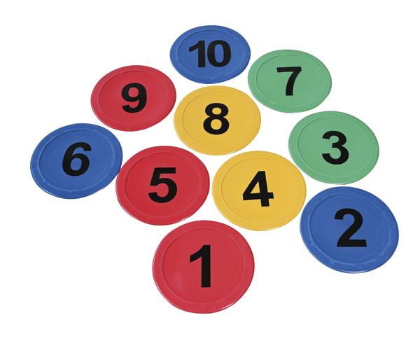 Bunte Kunststoffscheiben mit den Zahlen 1 bis 10 in verschiedenen Farben, sortiert.
