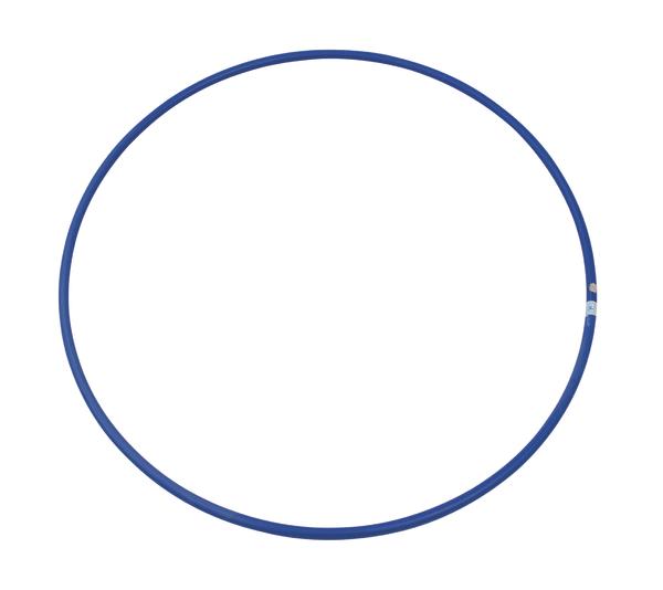 Blauer Hula-Hoop-Reifen aus Kunststoff, isoliert auf weißem Hintergrund.
