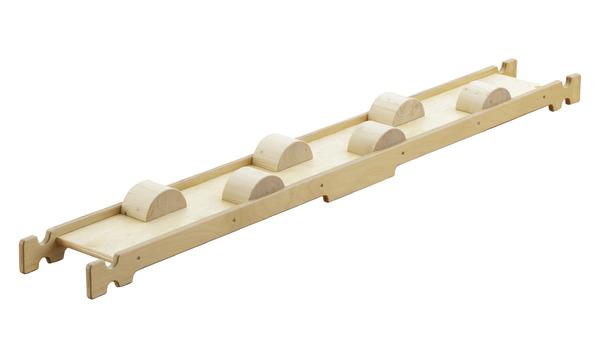 Holzrutsche mit Halbrundbögen für Kinder, natürliche Oberfläche, Spielgerät Zubehör.