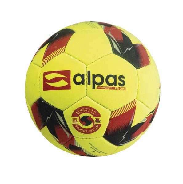 Gelber Handball mit rotem und schwarzem Muster und alpas Logo, Sportgerät für Handballspiele.