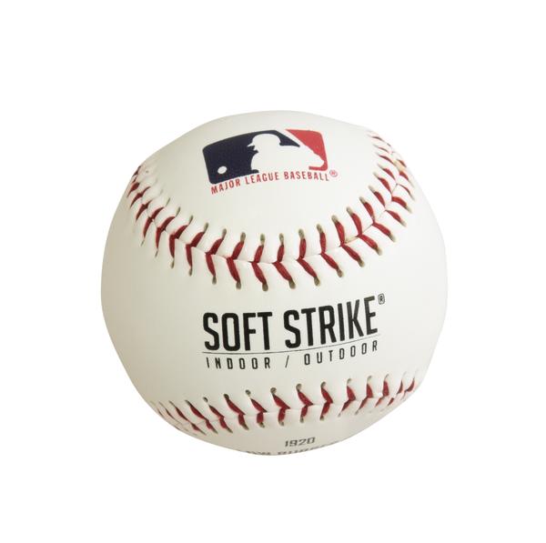 Baseball mit Major League Baseball Logo und Soft Strike Schriftzug, Indoor/Outdoor Ball.
