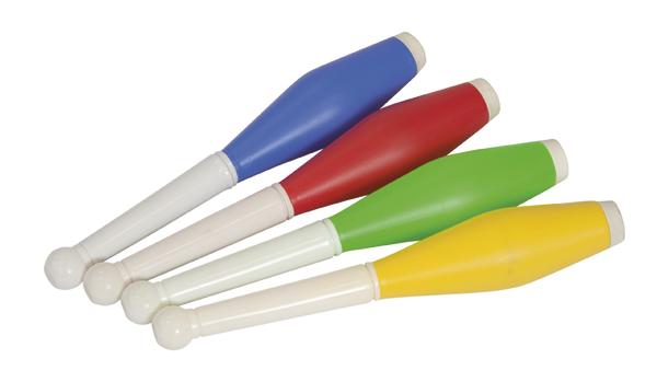 Bunte Jonglierkeulen in Blau, Rot, Grün und Gelb auf weißem Hintergrund.