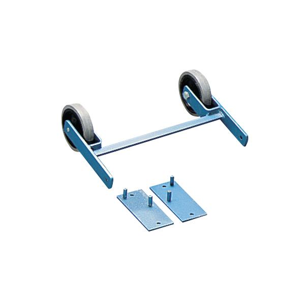 Robuste blaue Transportrollen mit Metallplatten für einfache Möbel- oder Gerätebewegung.