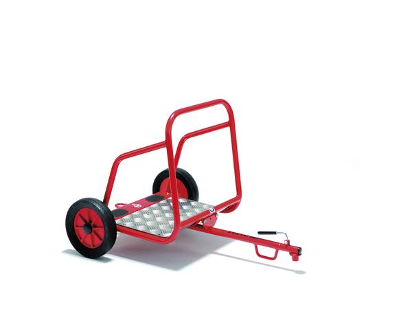 Roter Anhänger mit zwei Rädern und Metallplattform.