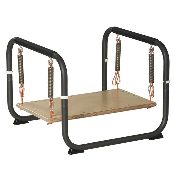 Schwarzer Stabilisator mit Holzplatte und Metallfedern für Ganzkörpertraining.