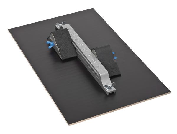 Hallenstartblock montiert auf schwarzer Platte.